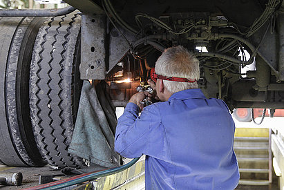 Illustration LKW Reparatur Lotz Fahrzeugbau